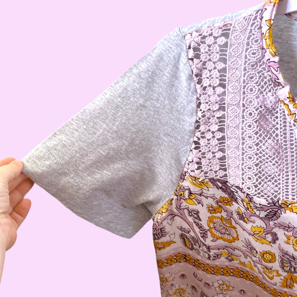 ANTHROPOLOGIE Gray/Purple Mixed Media Floral Top by Tiny, Size M. - Picture 11 of 14
